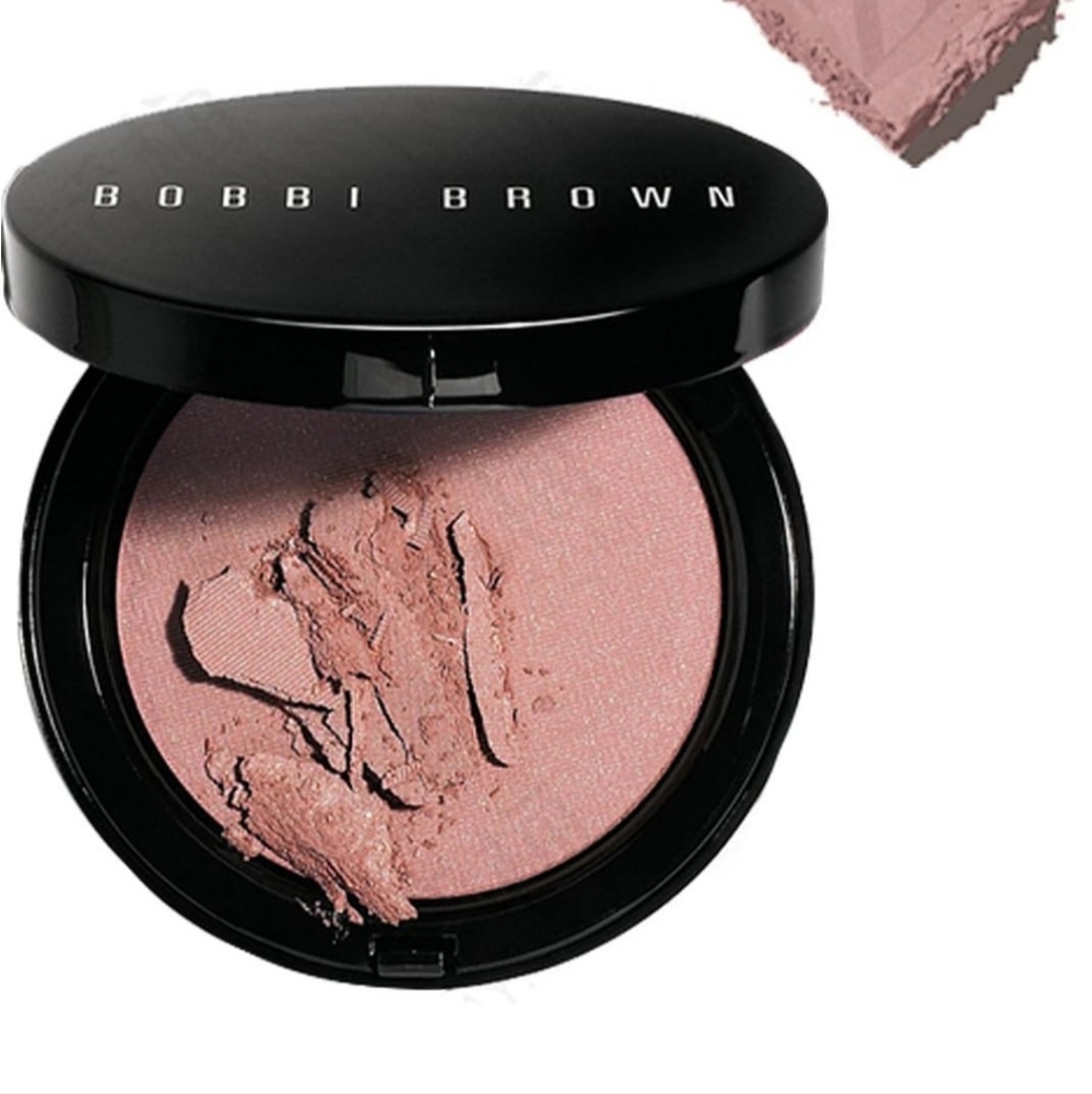 Bobbi Brown Illuminating Bronzing Powder in Antigua